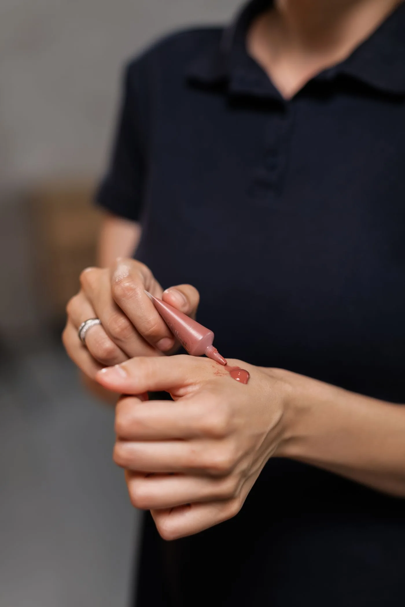 Demonstrating a cosmetic product on a hand