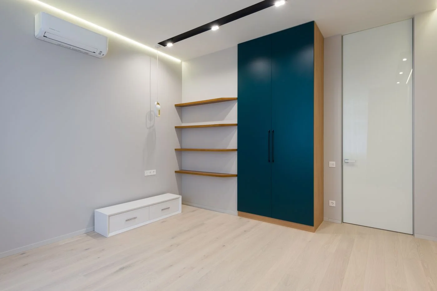 Fitted wardrobe and open shelving